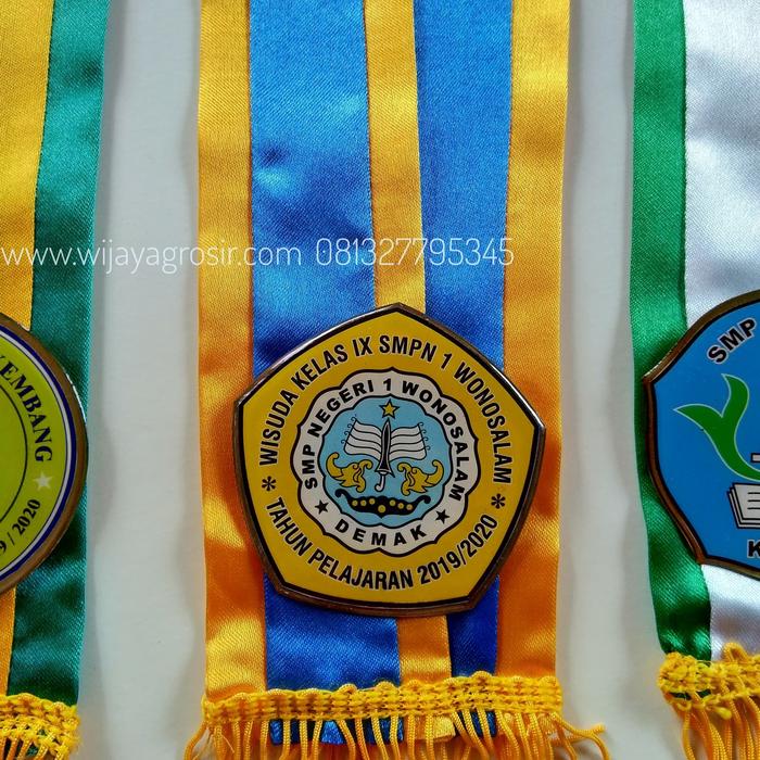 KALUNG WISUDA / GORDON WISUDA