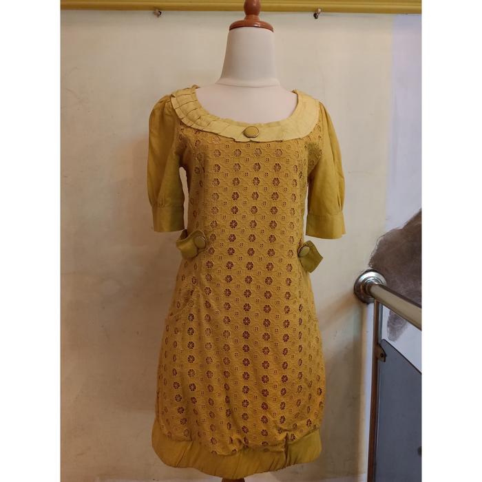 Dress Brukat Bunga Vogue Code