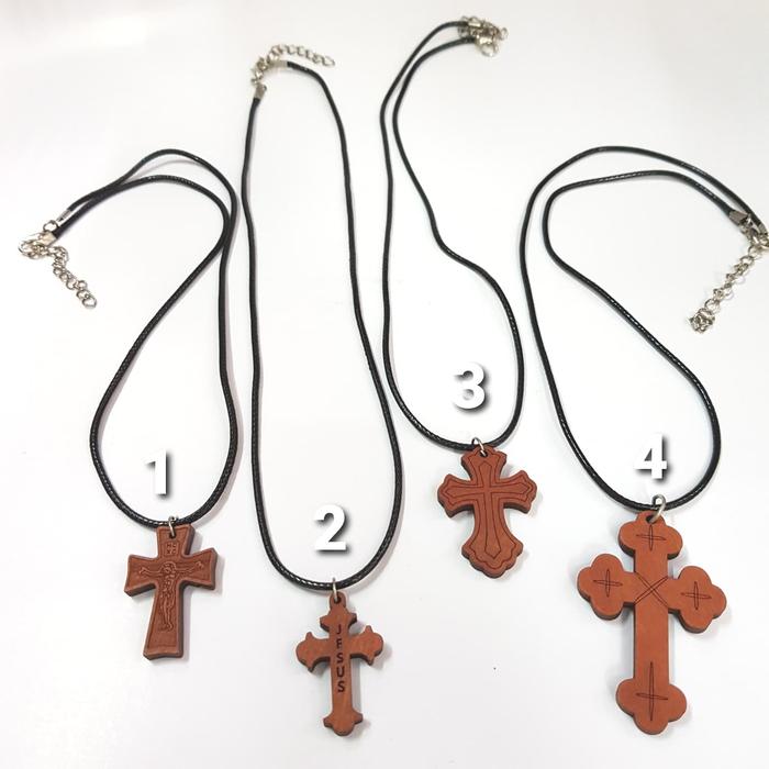 Kalung salib kayu