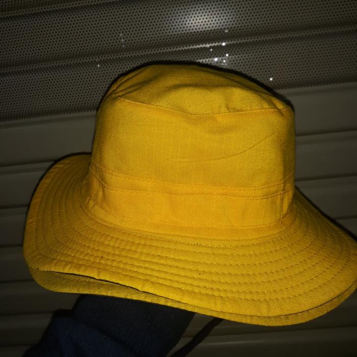 Topi rimba kuning rapstok
