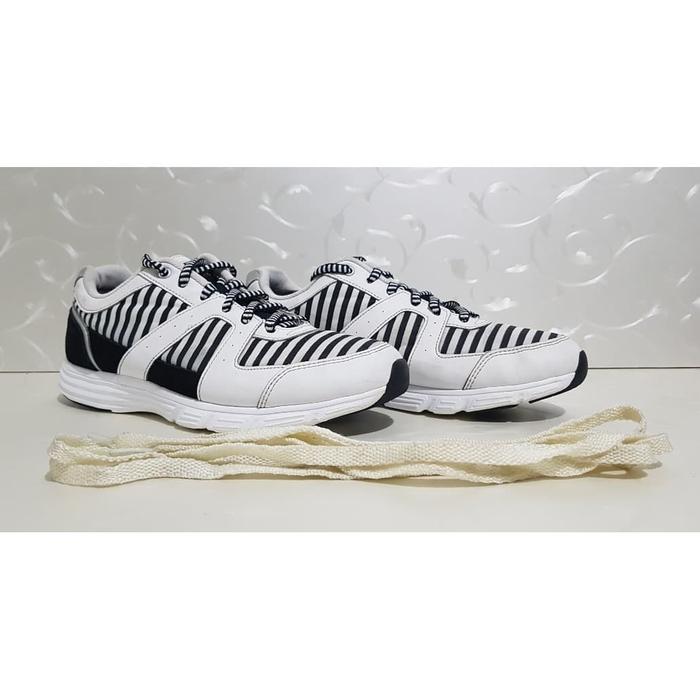 Sepatu Prospecs - Korea - Size 39 sd 40 - Original 100% Second S