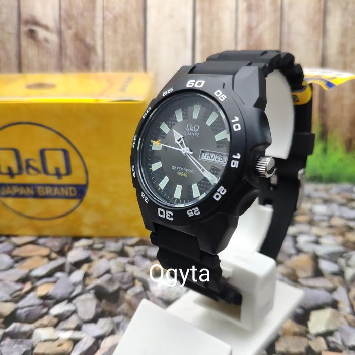Q&Q QnQ QQ Analog Jam Tangan Pria Karet Hitam A170J001Y Original