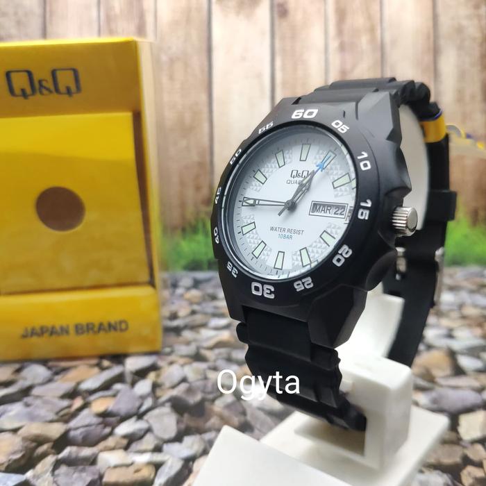 Q&Q QnQ QQ Analog Jam Tangan Pria Karet Hitam A170J002Y Original
