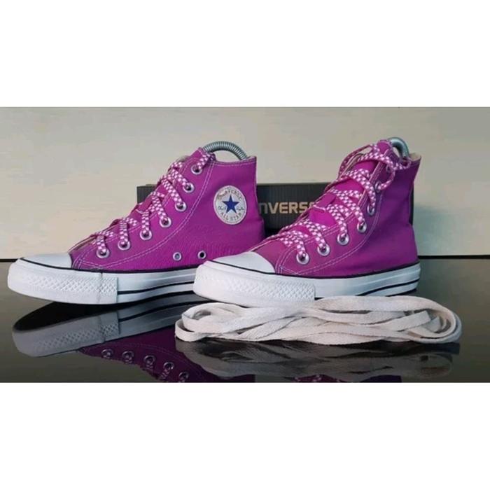 Sepatu Converse Sneakers - USA - Size 36 sd 37- Original 100 % - Bekas