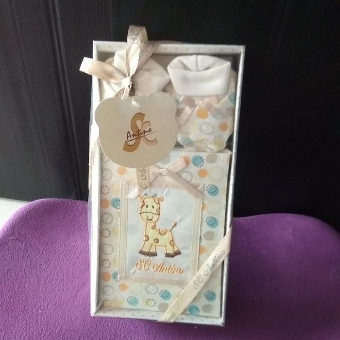 SC Antimo isinya Album dan Kaos Kaki Baby