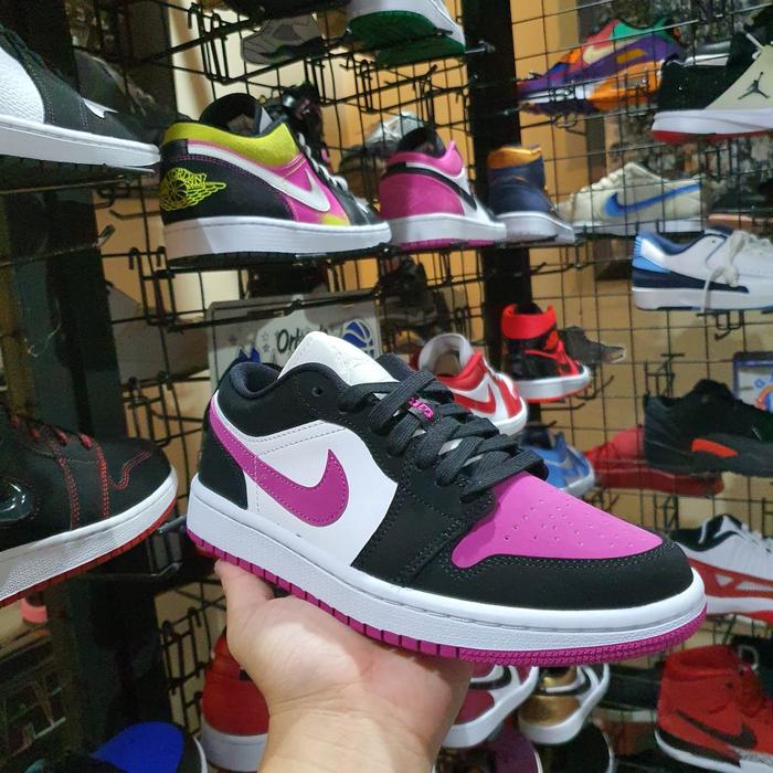 AIR JORDAN 1 LOW • BLACK CACTUS FLOWER (W)