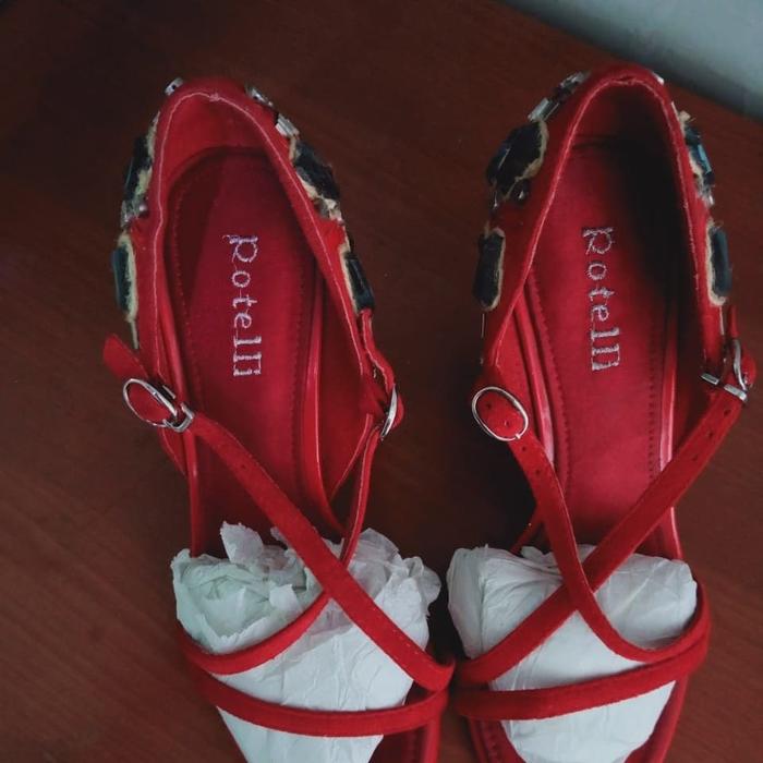 Sepatu Rotelli