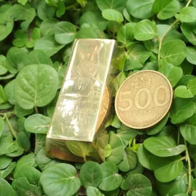 Lempengan Emas batangan bahan kuningan 1818 Gold 24K gambar soekarno