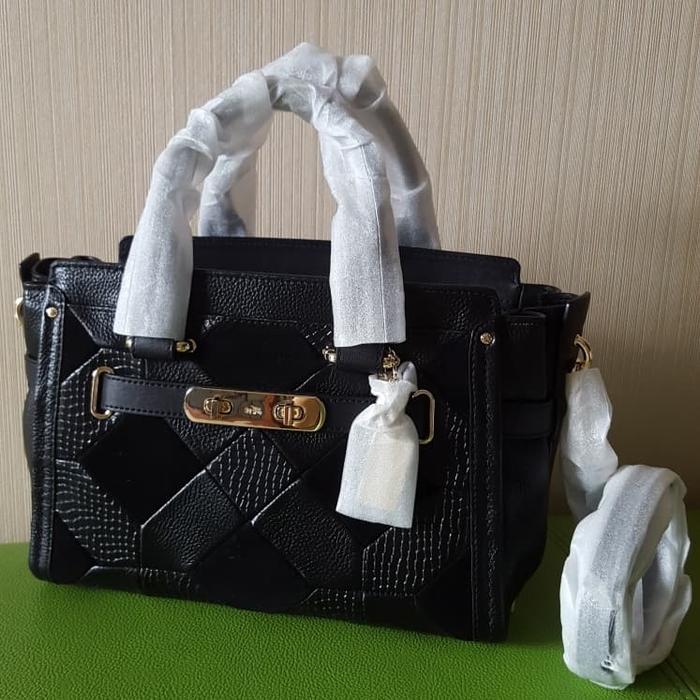 Coach Swagger Patchwork in Black (P28 xL12 xT20)