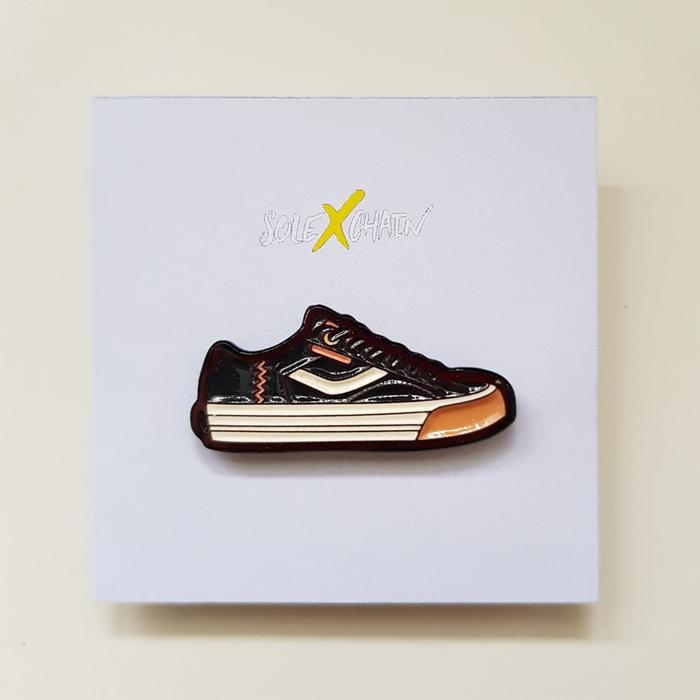 Enamel Pin - Ventela x NeverTooLavish Noir Low
